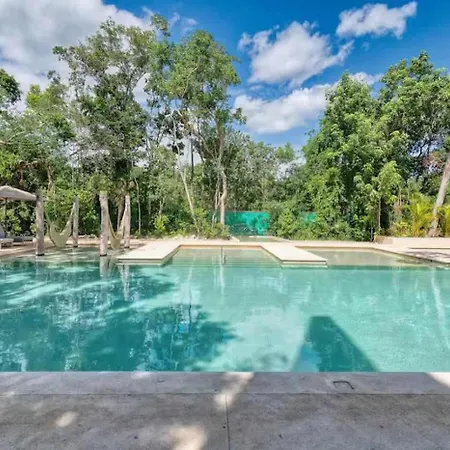 Holiday home 1st Flr Chic Jungle 1br Priv Pool Steam & Gym