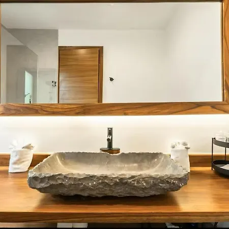Casa Luv 4br 4ba Downtown 2 Private Pools Villa *