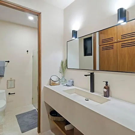 Holiday home Luxury Oasis! 2 Poolsprivate & Swimupfree Extras