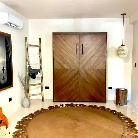 Holiday home Luxury Oasis! 2 Poolsprivate & Swimupfree Extras