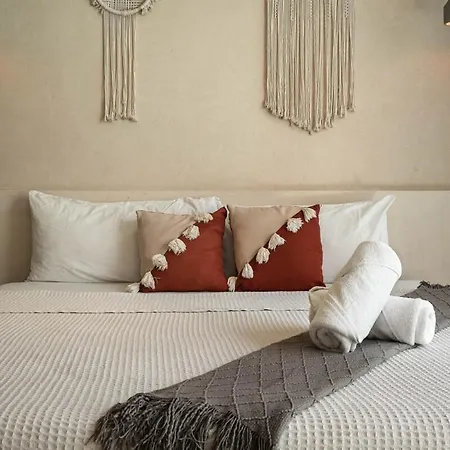 Boho Chic 5 Bedroom Private Pool & Roof Bar *