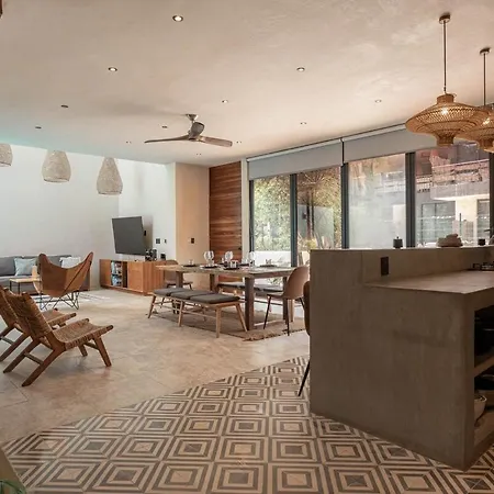 Boho Chic 5 Bedroom Private Pool & Roof Bar *