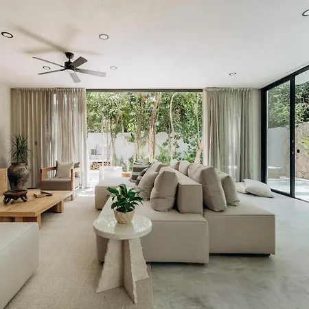Aion Amazing 5 Bdr 3 Pools And Roof *