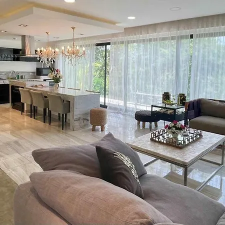 Black House - Modern 3br With Private Pool Apartment
