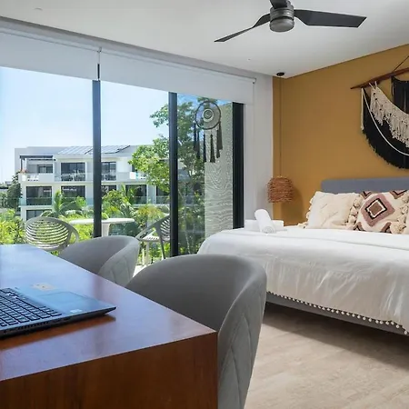 Spectacular In Complex, Pool, Gym Apartment