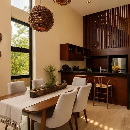 Beautiful Penthouse With Private Rooftop Pool *