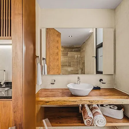 Apartment Serene 3br Penthouse W Private Pool | Roof | Gym
