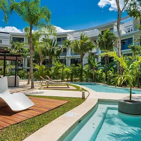 Spectacular In Complex, Pool, Gym Apartment *