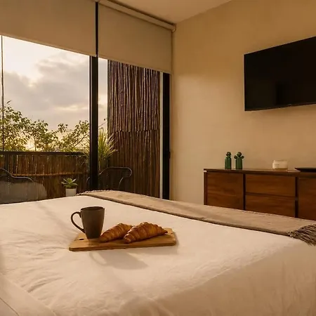 Beautiful Penthouse With Private Rooftop Pool *