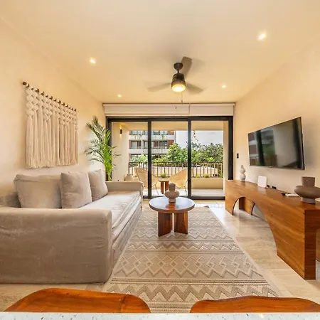 Apartment Modern 1br W Private Jacuzzi Pool Balcony