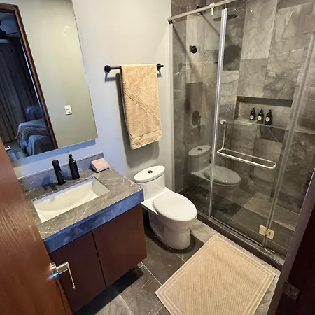 Apartment 2 Bed Penthouse Private Rooftop *