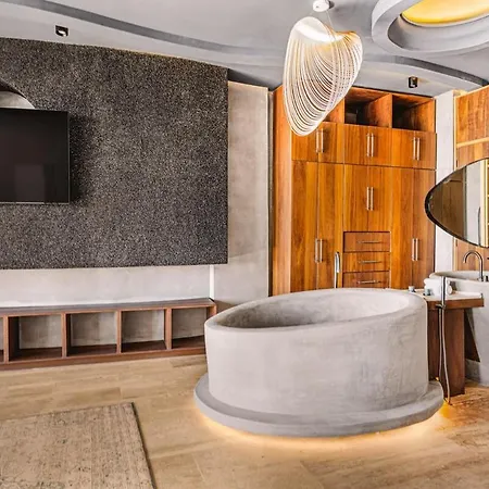 Beachfront 3br Penthouse W Private Pool Hot Tub & Gym *