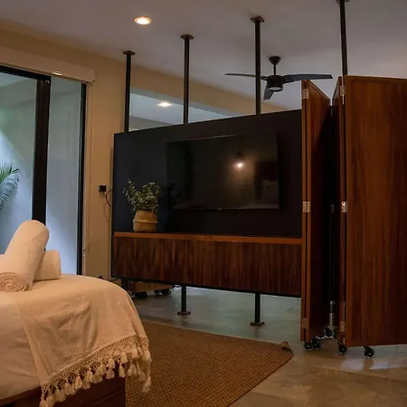 Apartment Hideaway With Private Pool