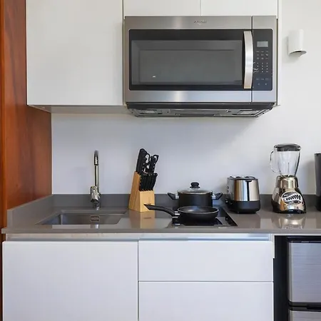 Apartment Spectacular In Complex, Pool, Gym *