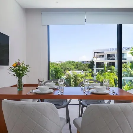 Spectacular In Complex, Pool, Gym Apartment