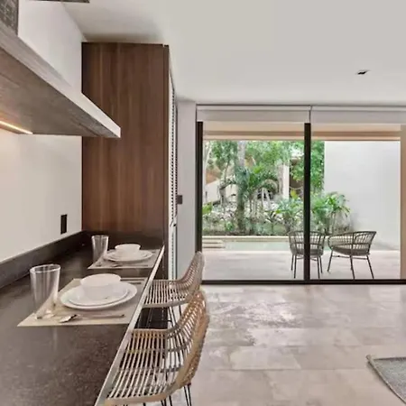 Chic Jungle Balcony Priv Pool Steam & Gym Apartment