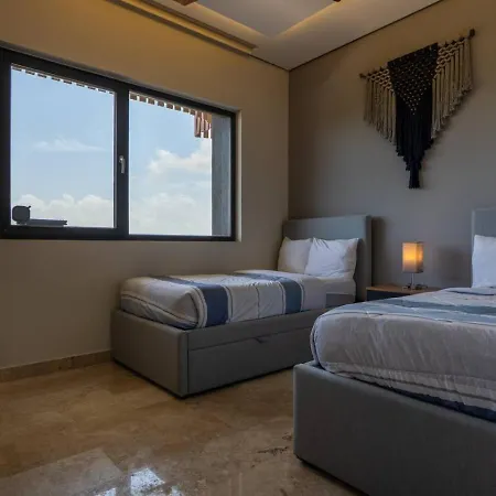 Apartment Beachside Penthouse Private Pool And Hot Tub *