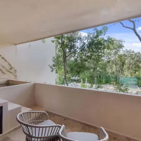 Chic Jungle Balcony Priv Pool Steam & Gym Apartment