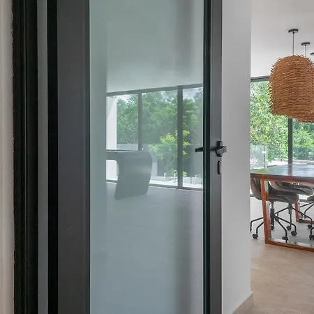 Apartment Spectacular In Complex, Pool, Gym *