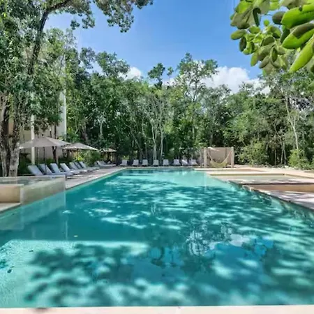 1st Flr Chic Jungle - Priv Pool Steam & Gym Apartment
