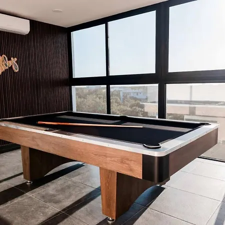 Apartment With Private Plunge Pool And Rooftop