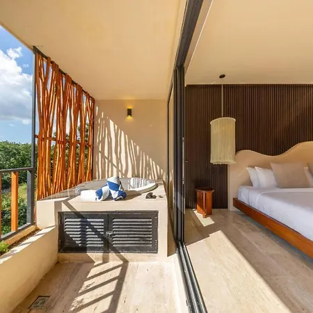 Modern 1br W Private Jacuzzi Pool Balcony Apartment
