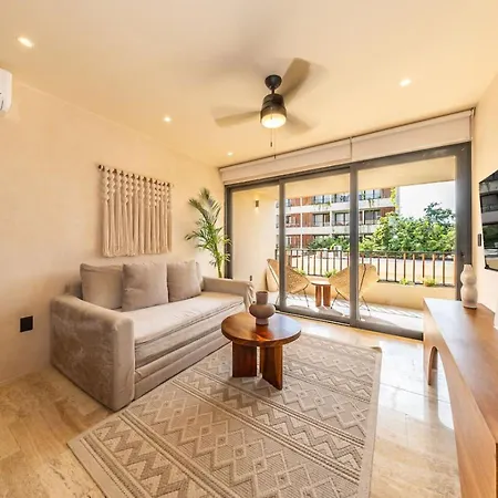 Modern 1br W Private Jacuzzi Pool Balcony Apartment