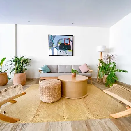 Chic Retreat With Wellness Amenities Apartment *