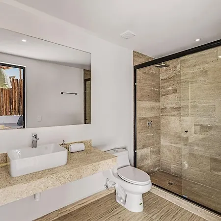 Apartment Quiet 2br Penthouse W Private Pool And Gym, Cowork