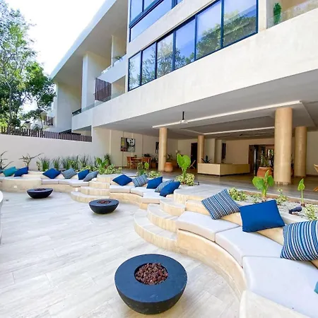 Apartment Chic Retreat With Wellness Amenities