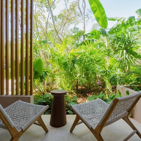 Aflora Wellness & Luxury Escape Apartment