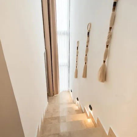 Apartment 2-story Penthouse With Private Jacuzzi 5 Min *