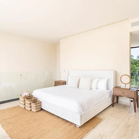 Luxury Villa, Private Pool, Free Shuttle Bed & Breakfast