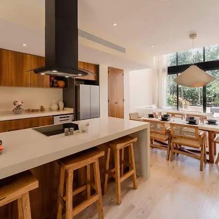 Private Oasis Mistiq, Rooftop Pool, Shuttle *