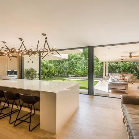 Holiday home Caiman Luxury 5br In Santos *