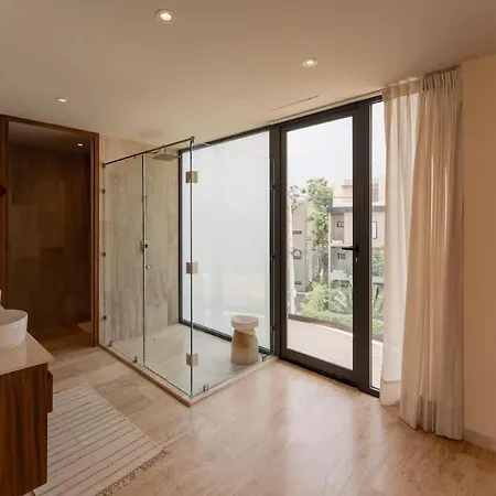 Private Oasis Mistiq, Rooftop Pool, Shuttle