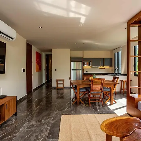 Modern 1br Jungle View Retreat In Humana With Rooftop Pool