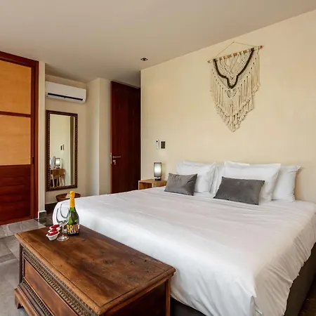Modern 1br Jungle View Retreat In Humana With Rooftop Pool *