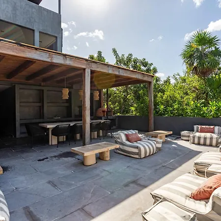 Modern 1br Jungle View Retreat In Humana With Rooftop Pool