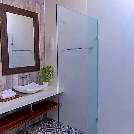 H2o Hotel 3*