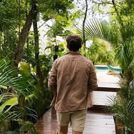 Oasis Yaaxlum *