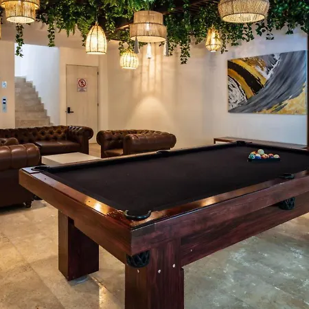 2br Retreat Rooftop Pool Gym Movie Theatre