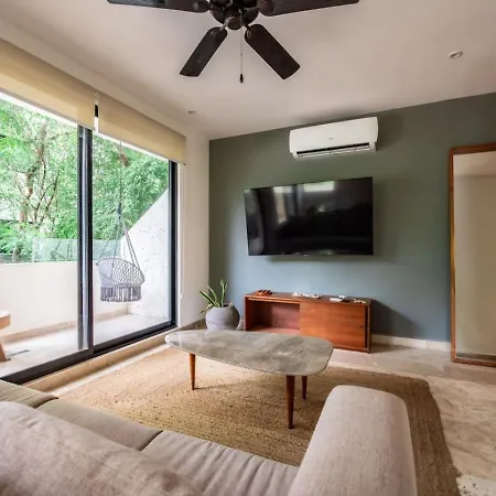 Apartment 2br Retreat Rooftop Pool Gym Movie Theatre *