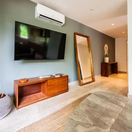2br Retreat Rooftop Pool Gym Movie Theatre