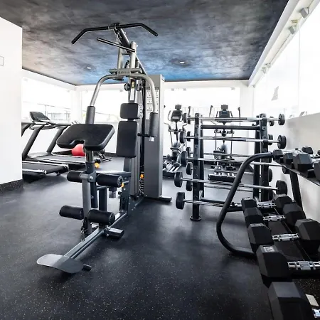 Apartment 2br Retreat Rooftop Pool Gym Movie Theatre