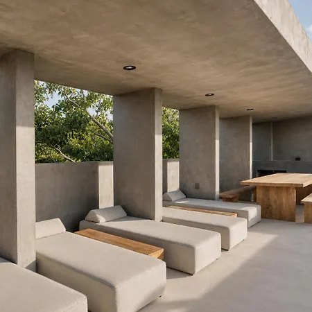 Romantic Jungle Studio, Rooftop Pool & Lounge Apartment *