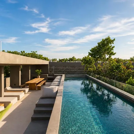 Apartment Romantic Jungle Studio, Rooftop Pool & Lounge *