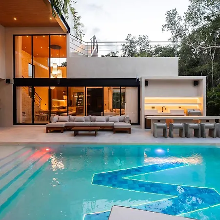 Villa Casa W - Style 8 Bedroom With 2 Pools *
