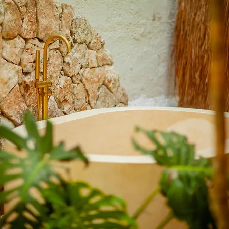 Romantic Star Bath Suite, Cave Pool & Yoga Center Lodge *