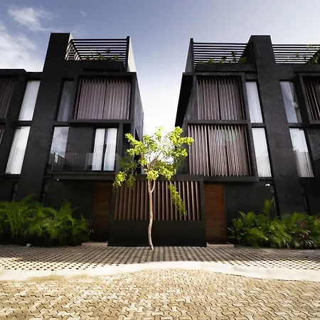 The Four Luxury Villas, 8 Pools, 15 Brs, 38 Pax Villa